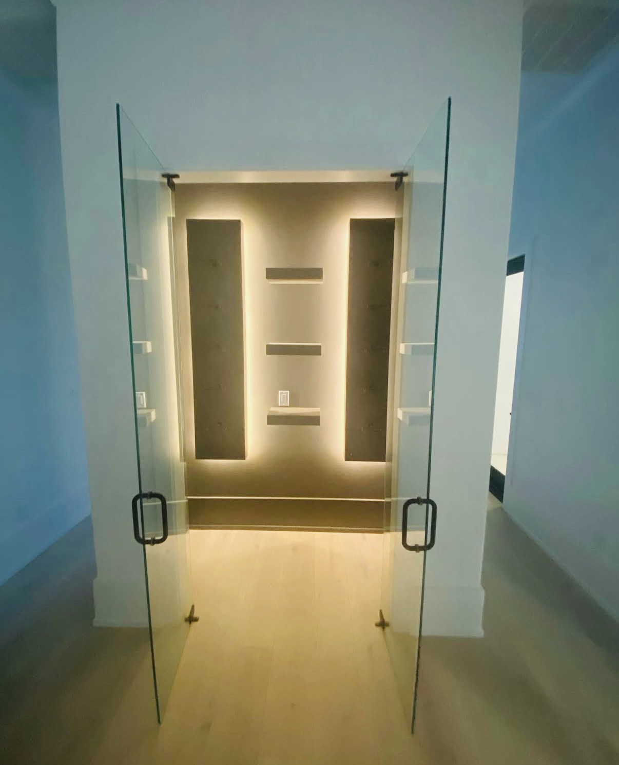 Interior finishes photo 12