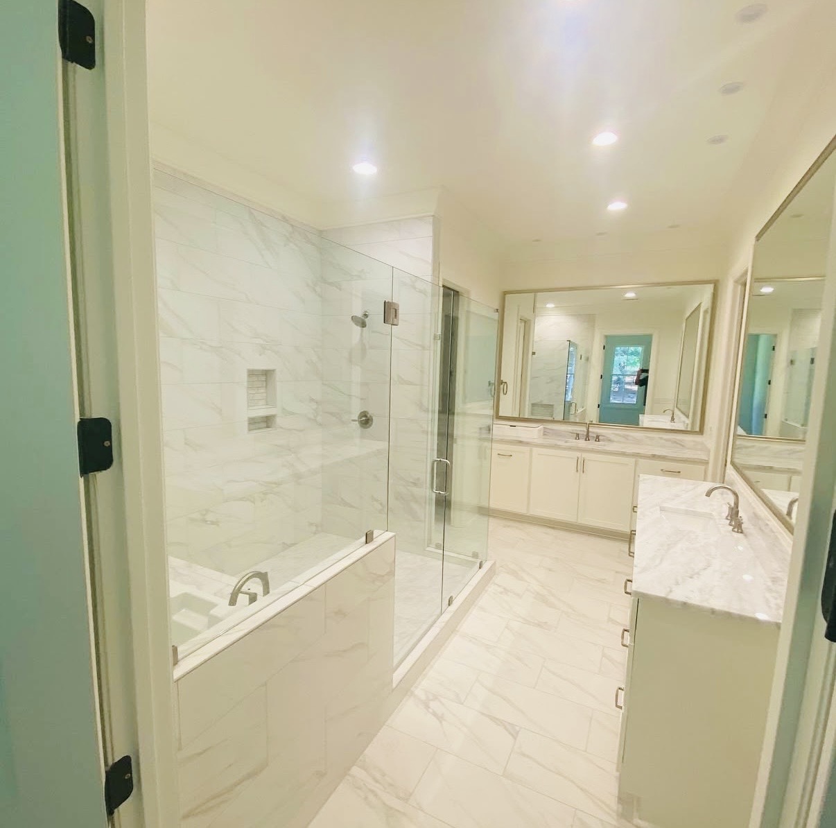 Interior finishes photo 15